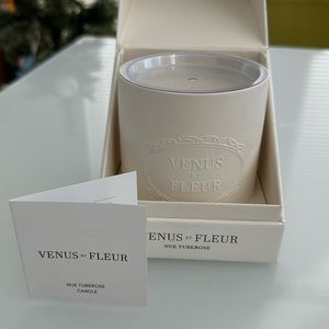 *NEW* Venus et Fleur Nue Tuberose Candle (11 oz.)
